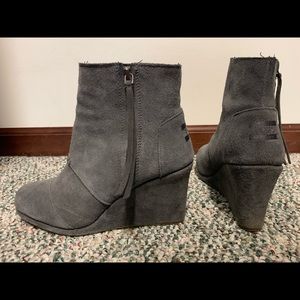 Toms’ wedge boots